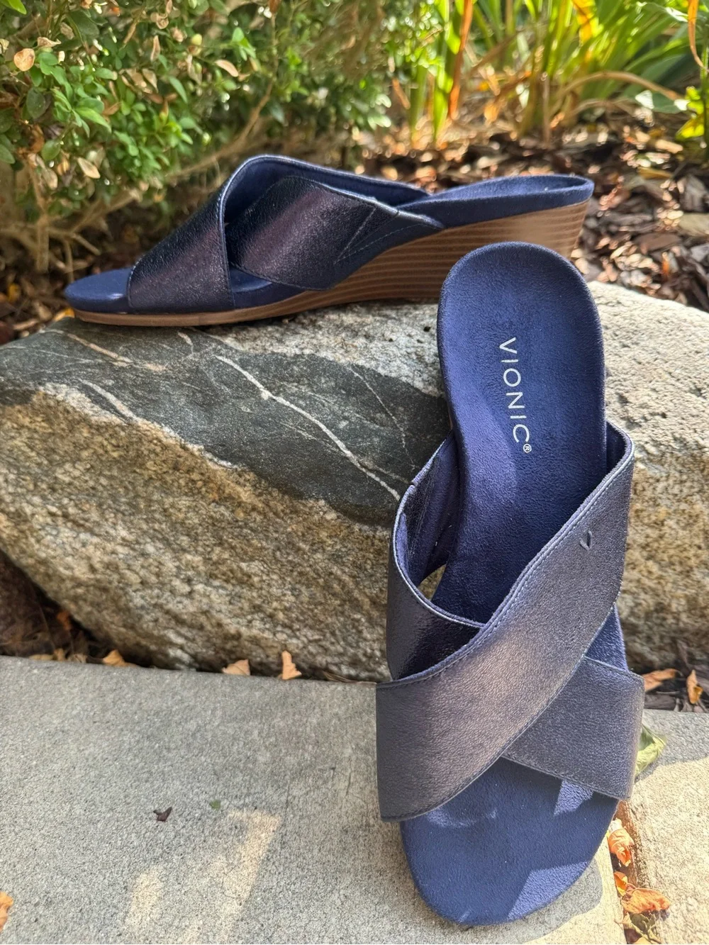 Vionic Kara Navy Crisscross Wedge Slides 9.5 EUC - Picture 6 of 7